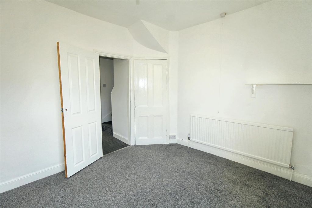 Property photo 2 of 13 Bed 2.1.Jpg