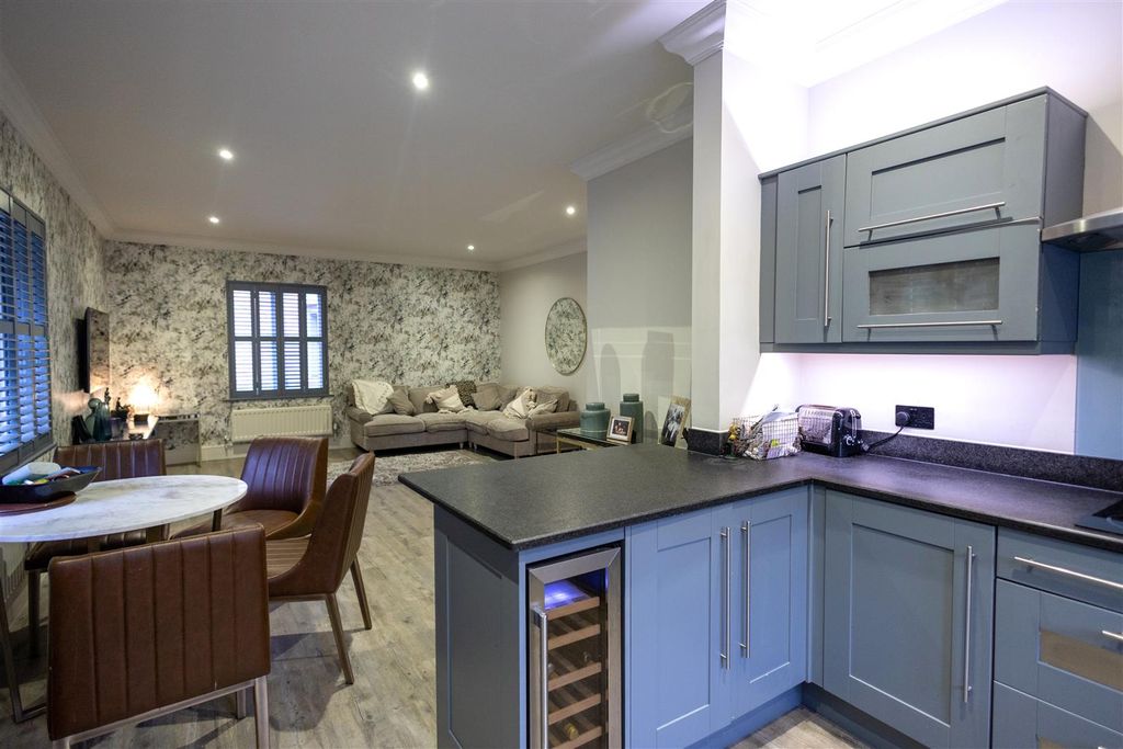 Property photo 1 of 18 Dinner - Lounge.Jpg