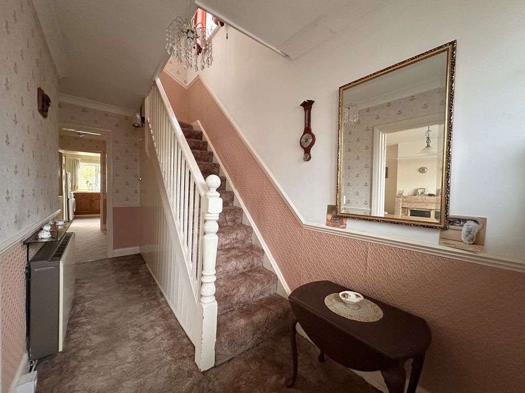 Property photo 2 of 27