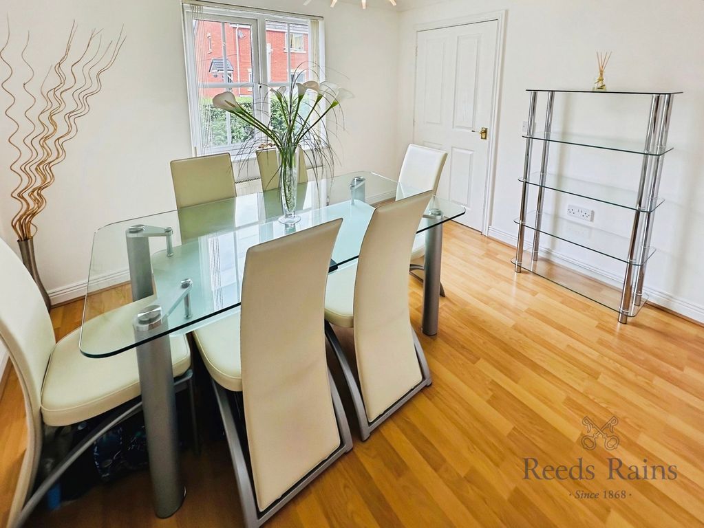 Property photo 3 of 16 Dining Room