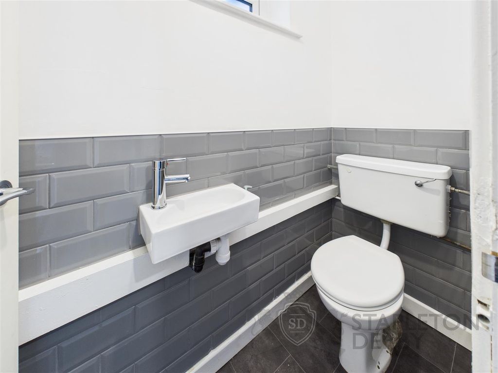 Property photo 3 of 13 Cam04709G0-Pr0289-Still006.Jpg