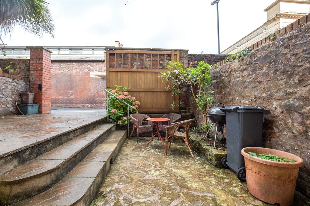 Property photo 2 of 13 Picture No. 12