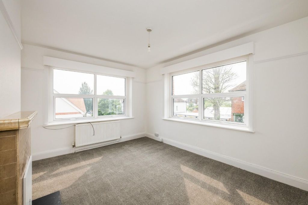 Property photo 3 of 10 3 West Court, 230 Portland Road -4.Jpg