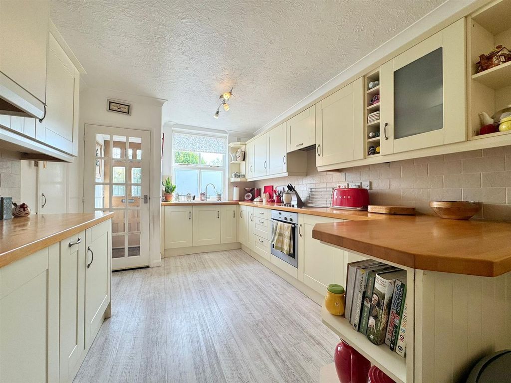 Property photo 2 of 24