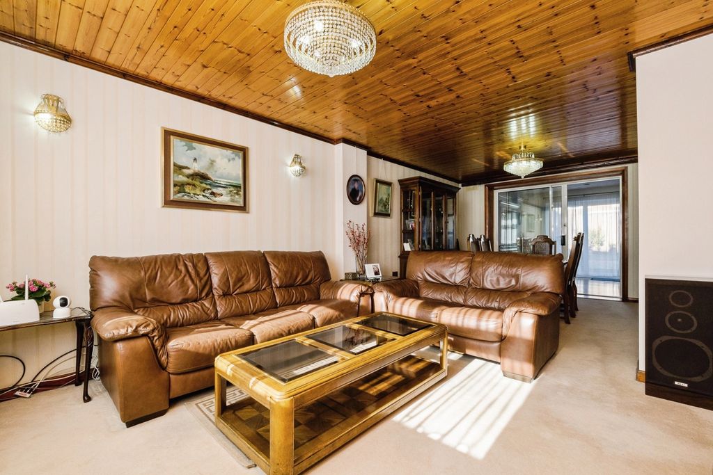 Property photo 2 of 17 Photo