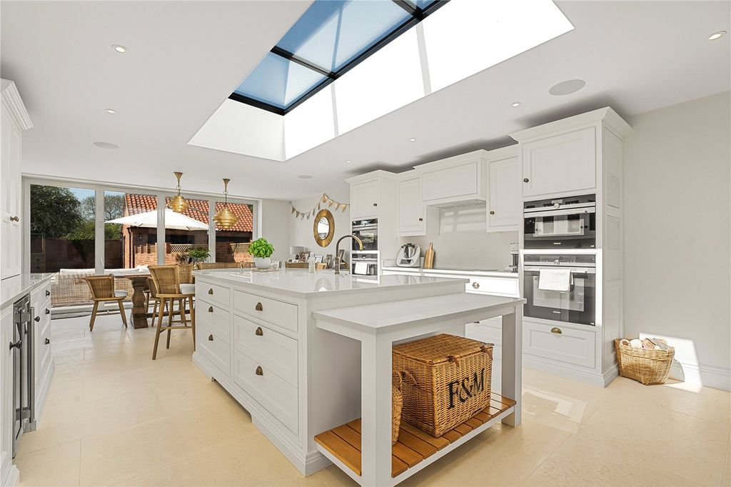 Property photo 2 of 33 Picture No. 81