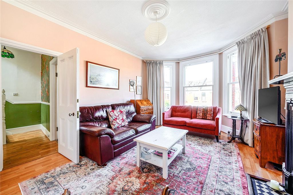 Property photo 3 of 17 Picture No. 02