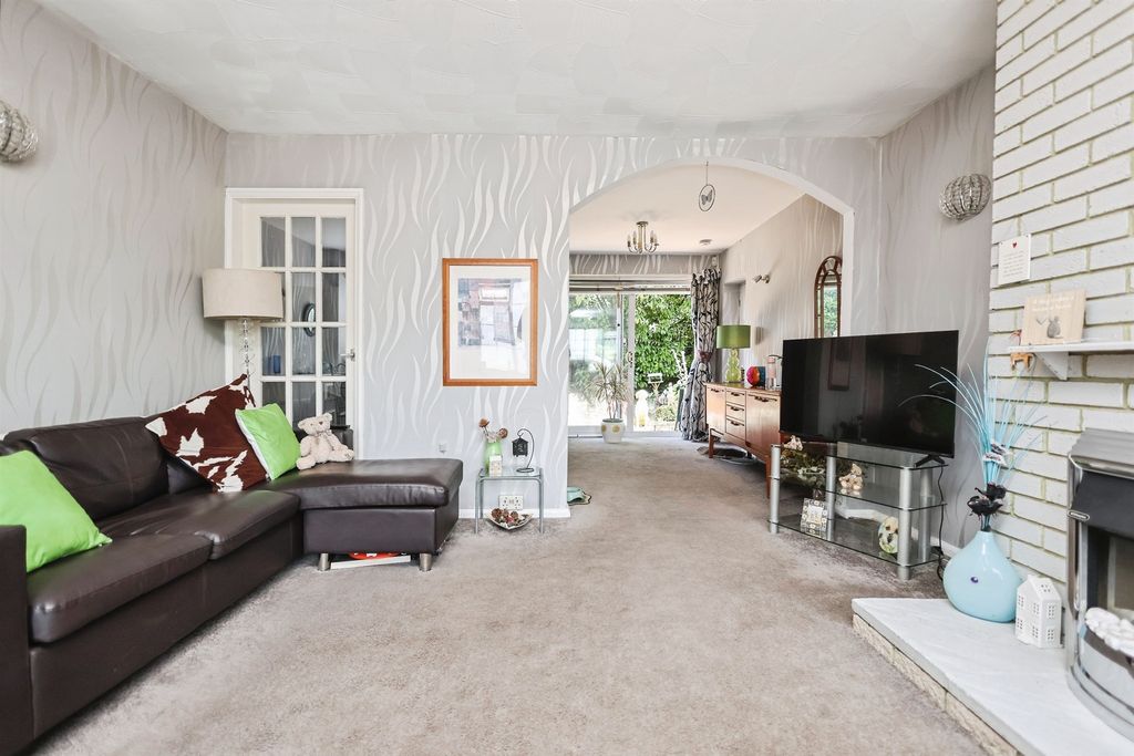 Property photo 2 of 14