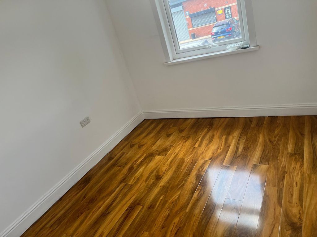 Property photo 1 of 2