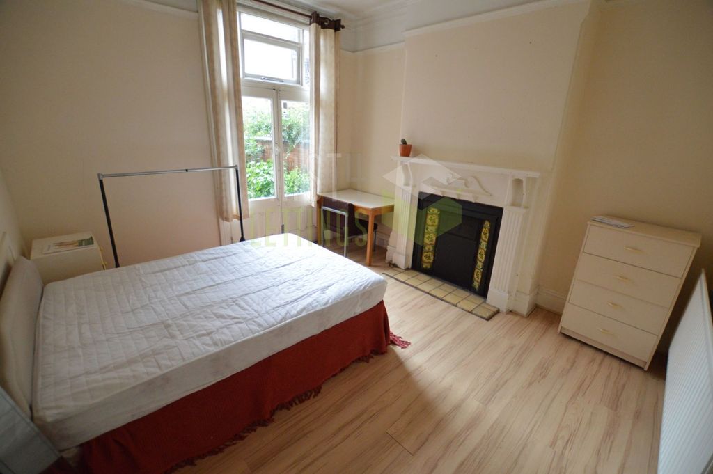 Property photo 3 of 13 Bedroom