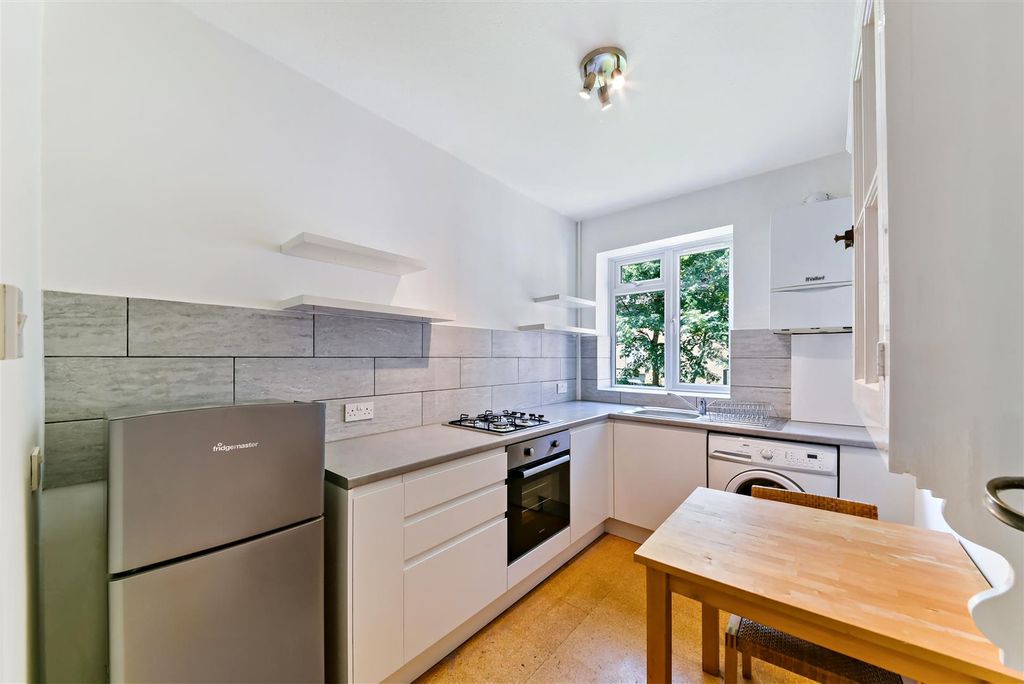 Property photo 3 of 8 Kitchen/Breakfast Room