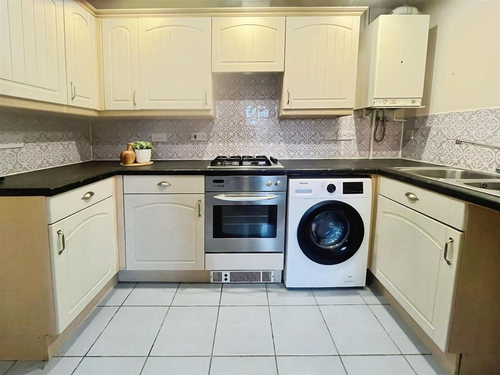 Property photo 3 of 8 Kitchen.Jpeg