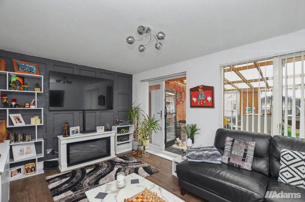 Property photo 3 of 28