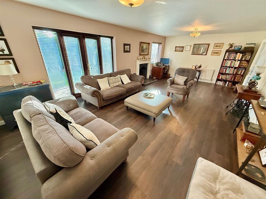 Property photo 3 of 30 Living Room