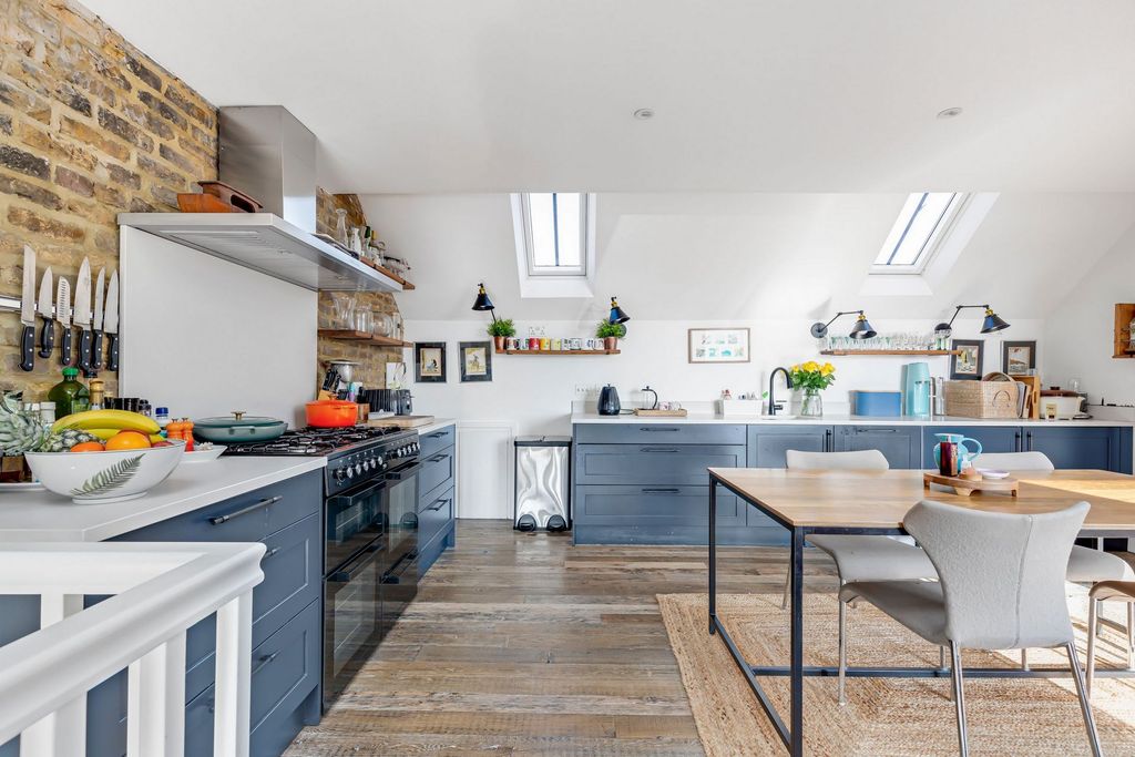 Property photo 3 of 12 Photo 1