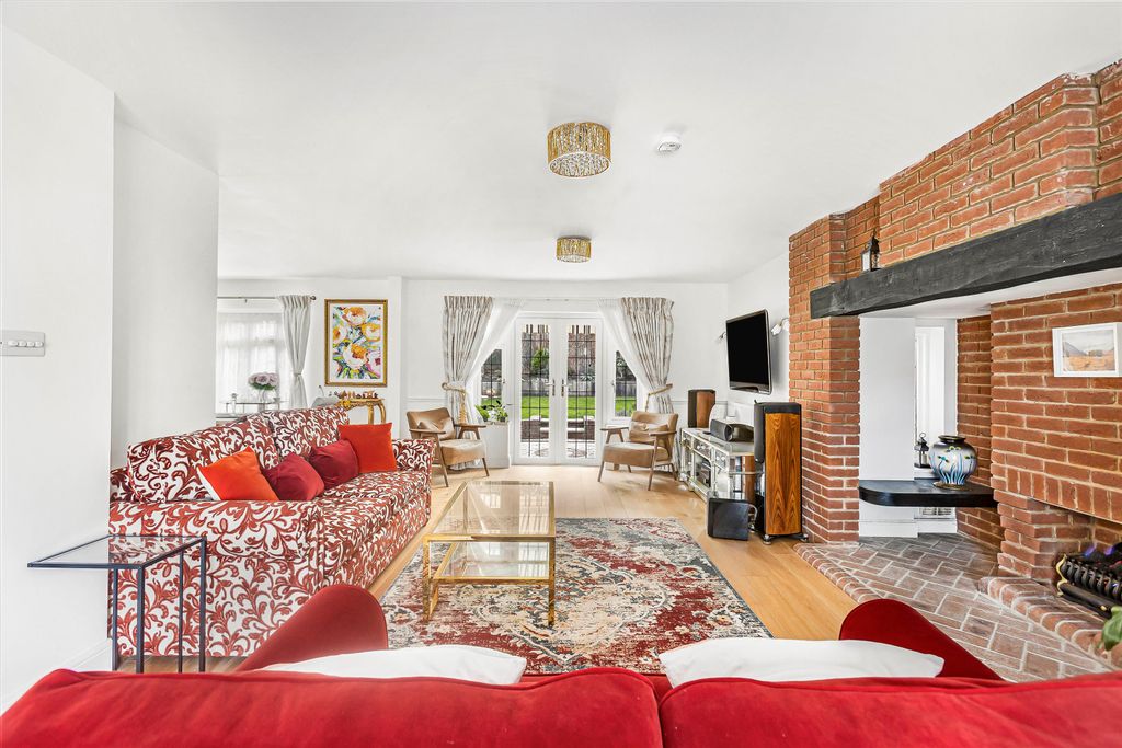 Property photo 2 of 23 Image