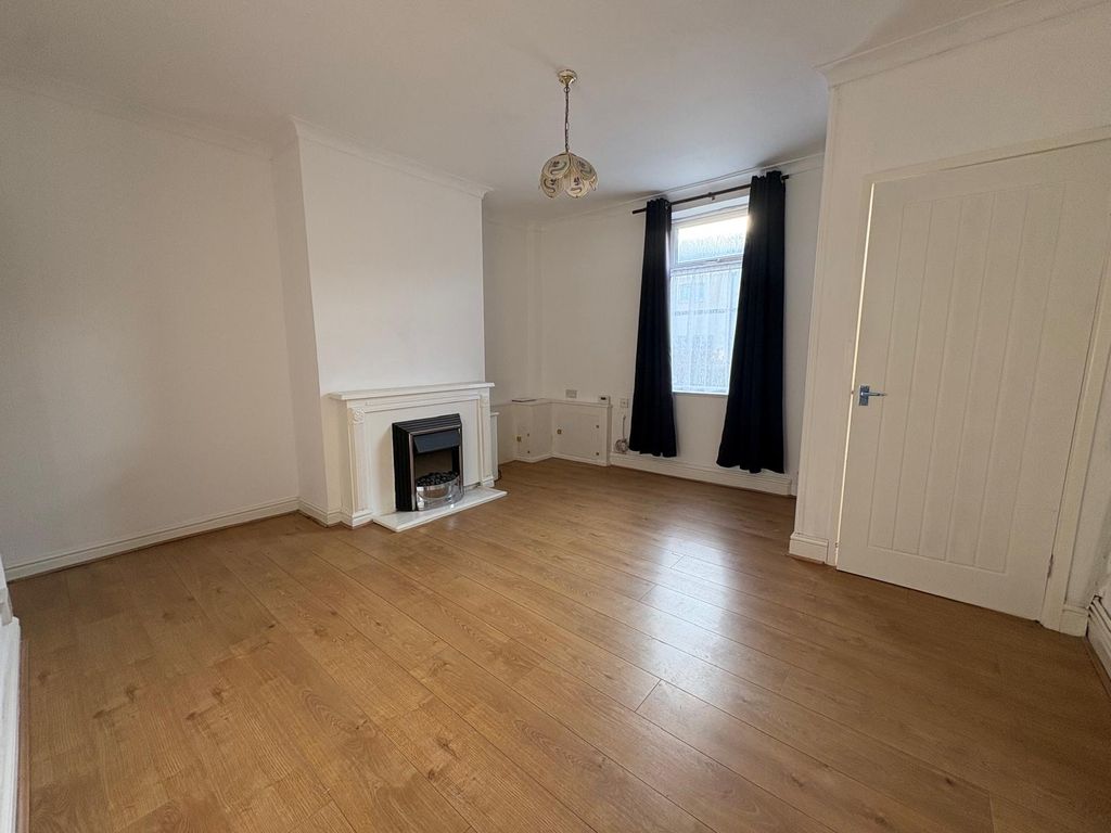 Property photo 2 of 8 Gallery