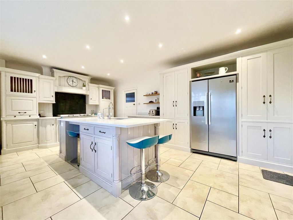 Property photo 2 of 30