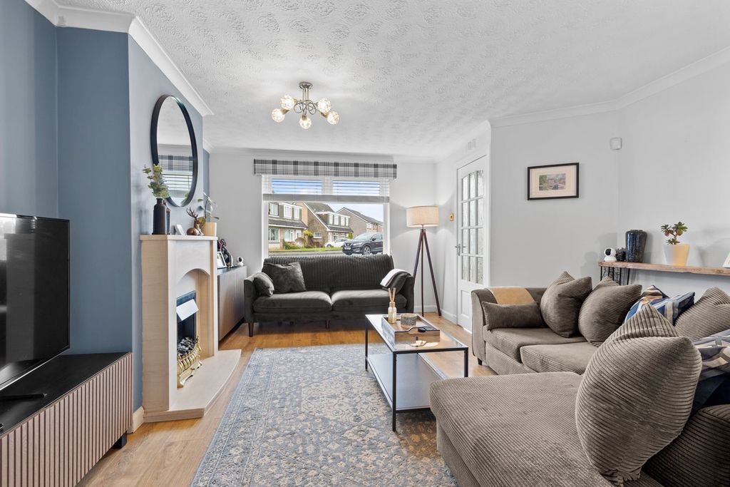 Property photo 2 of 27