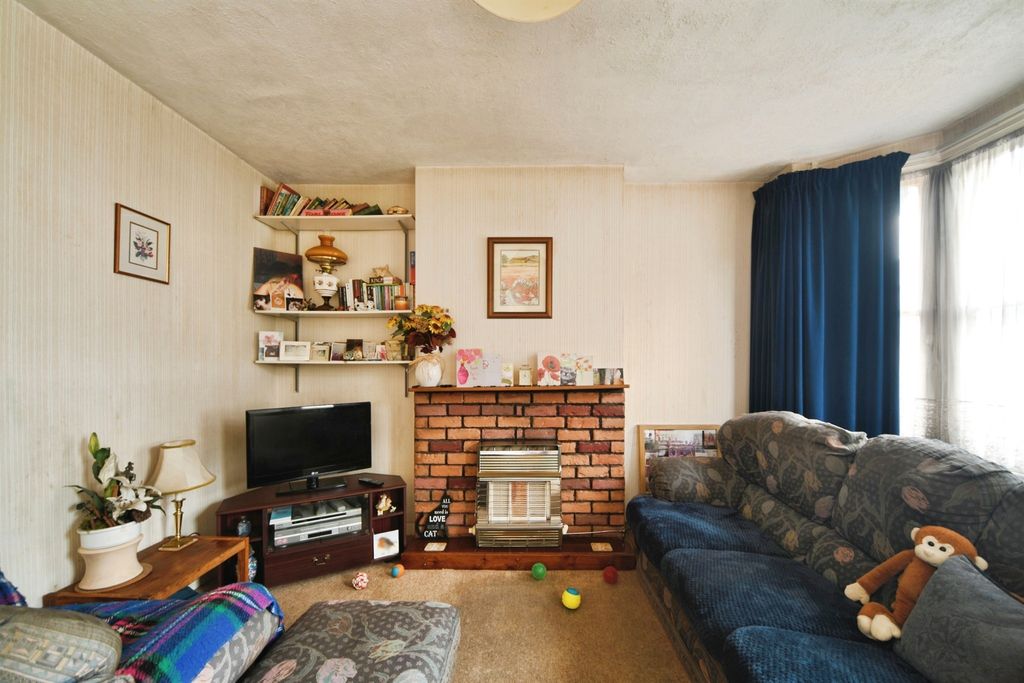 Property photo 2 of 16