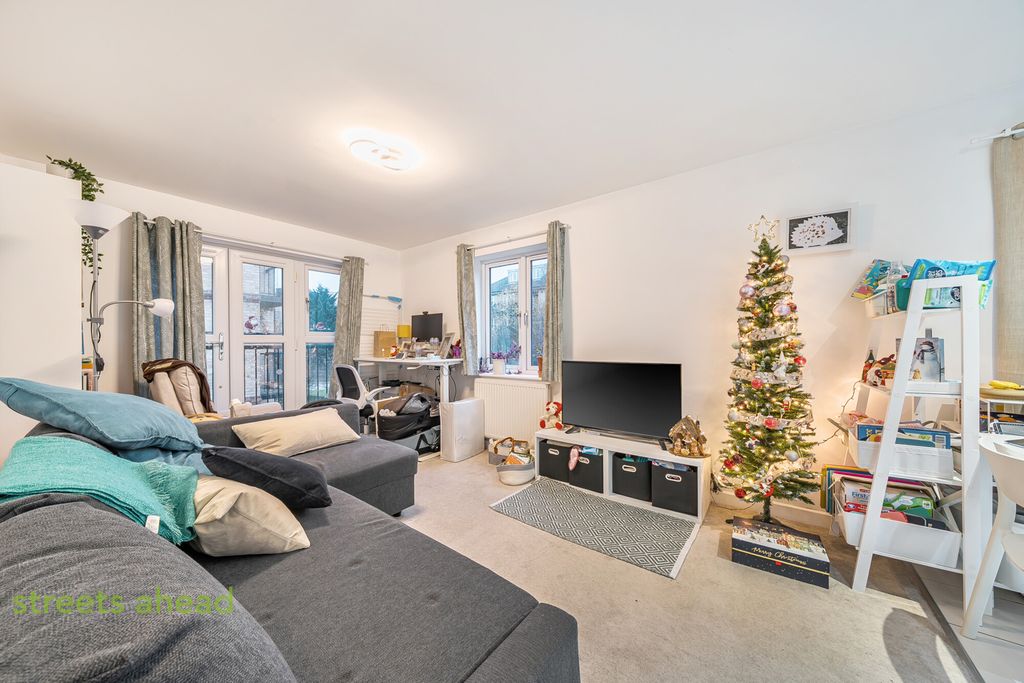 Property photo 2 of 12 7d0371Ca-E5A5-4B2...