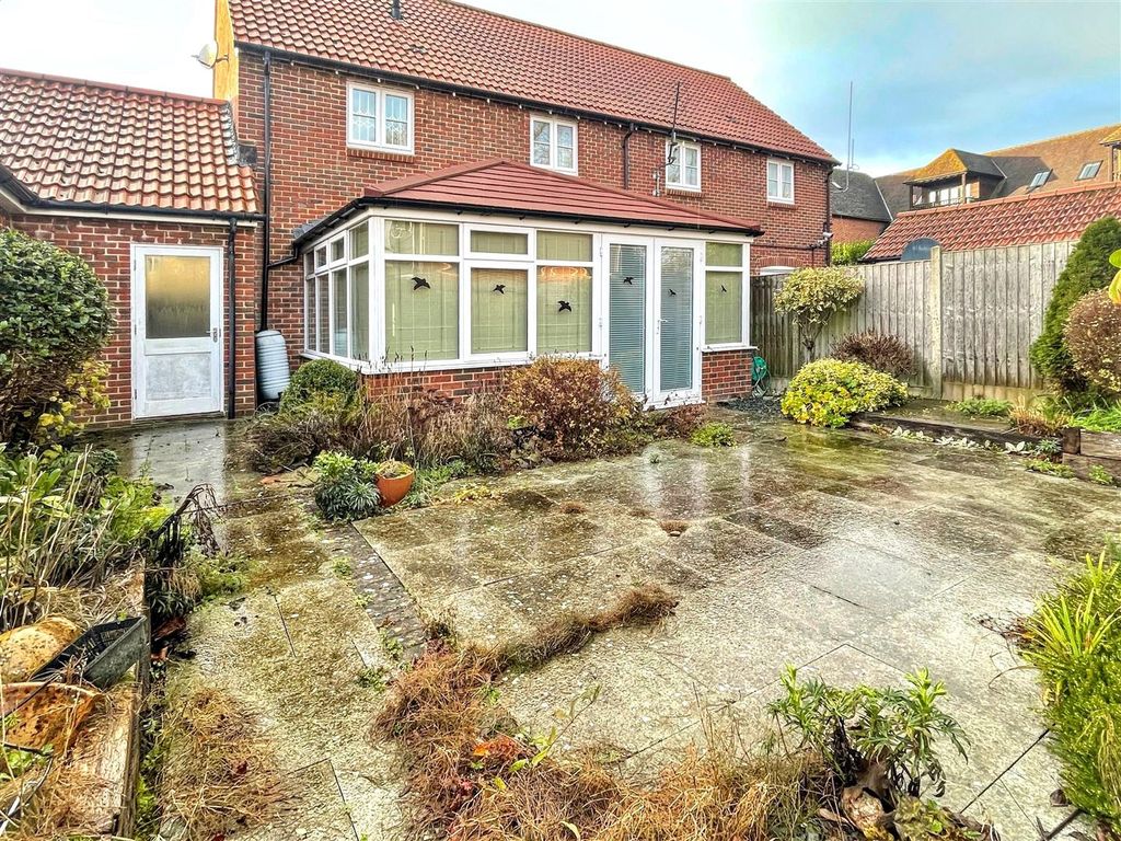 Property photo 1 of 9 Rear Aspect