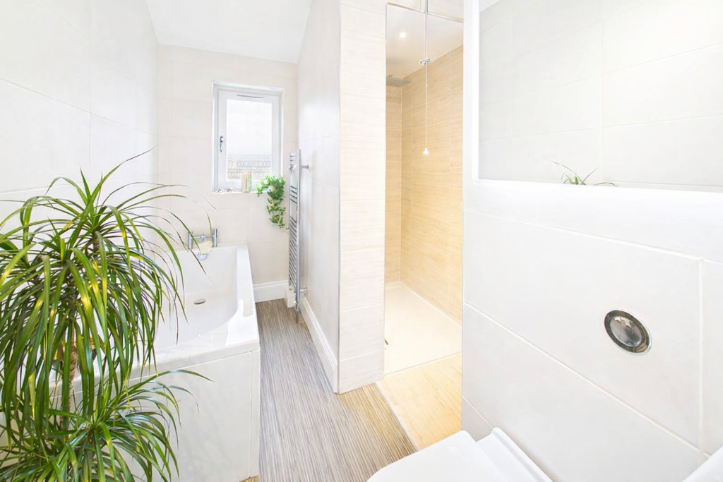 Property photo 3 of 12 Bathroom