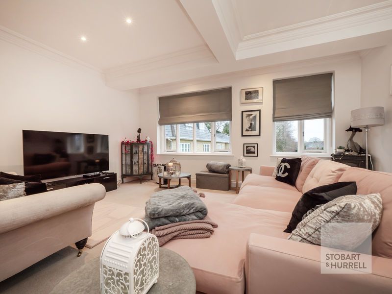 Property photo 2 of 34 Lounge