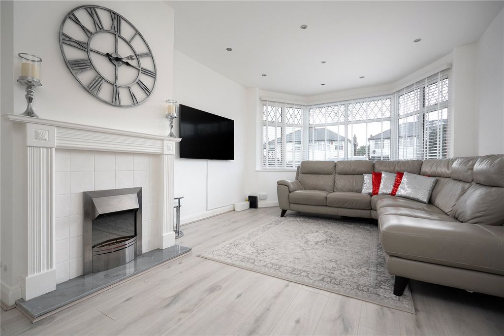 Property photo 2 of 20 Living/Dining Room