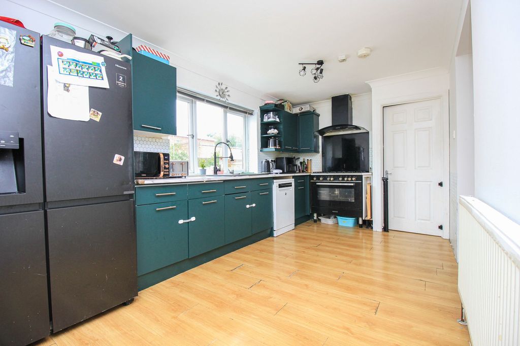 Property photo 3 of 19