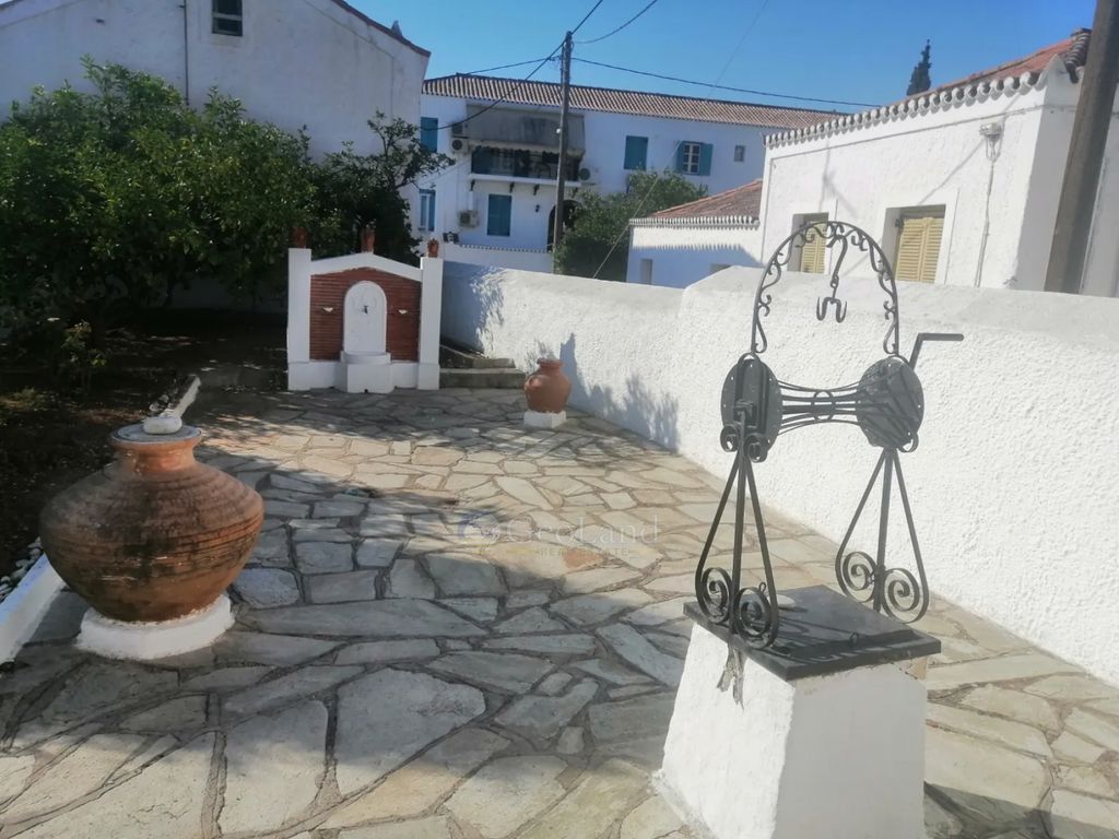 Property photo 2 of 37