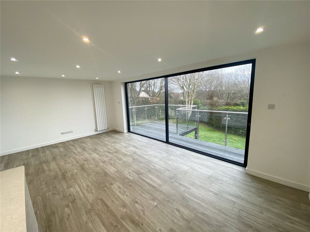 Property photo 2 of 27 Picture No. 09