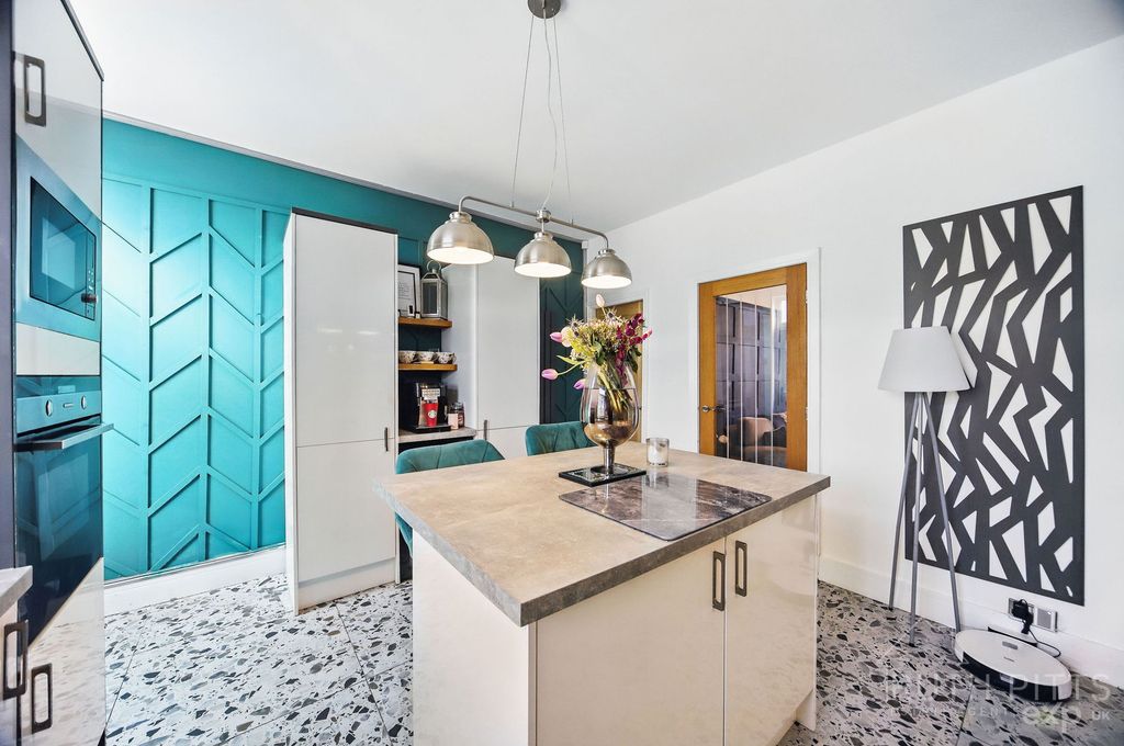 Property photo 2 of 24