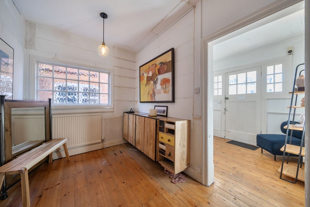 Property photo 2 of 17 1381793-8-6920624...