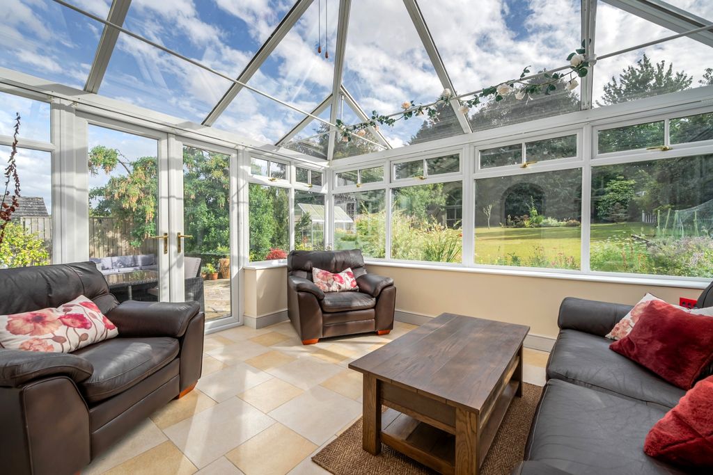 Property photo 3 of 24 Conservatory