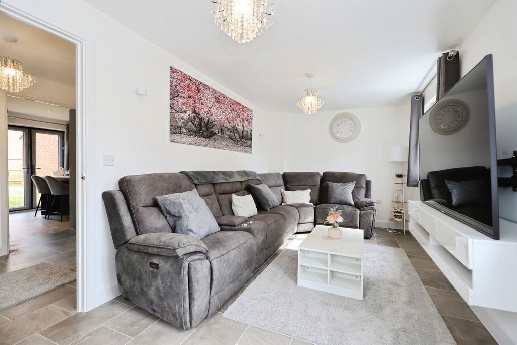 Property photo 2 of 20 Pbox-Img.Jpg
