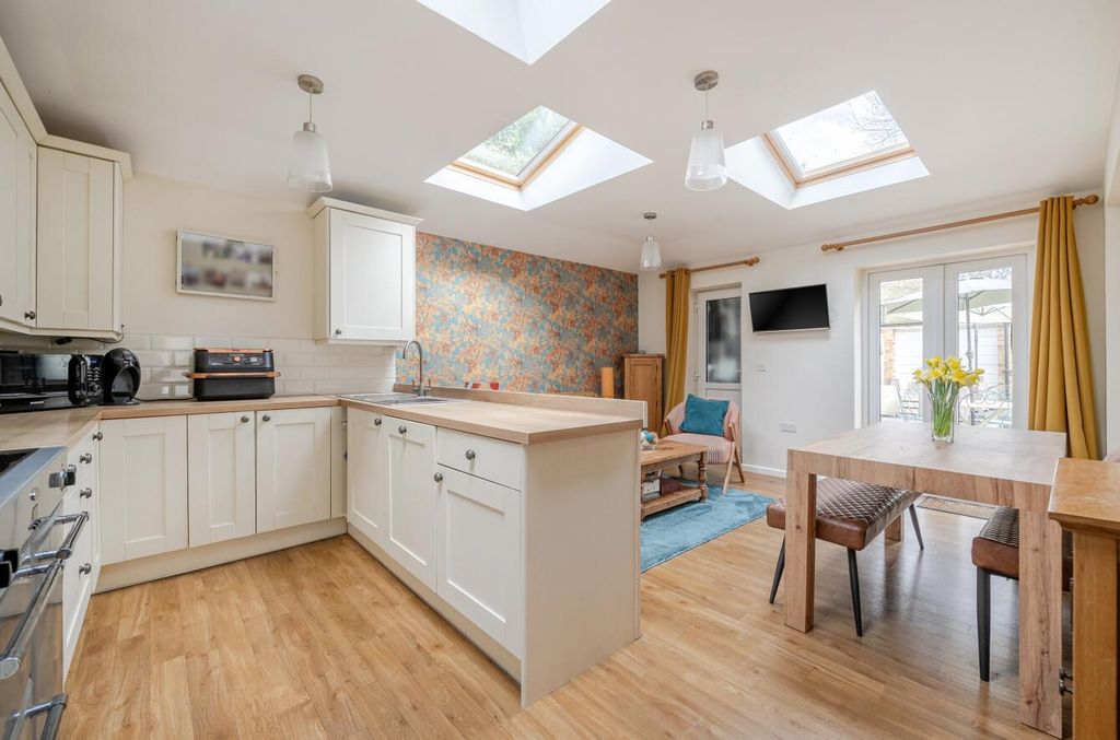 Property photo 1 of 20 Maytree Road 29 (16).Jpg