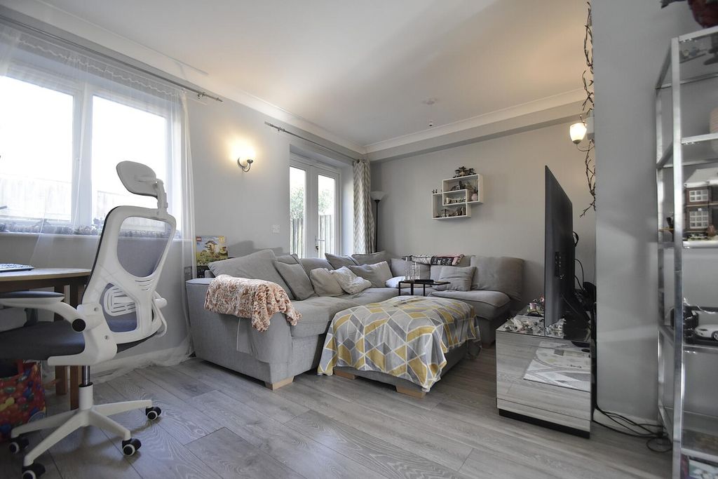 Property photo 3 of 10 Living Room