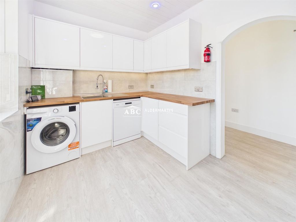 Property photo 3 of 10 Cam03827G0-Pr0170-Still002.Jpg