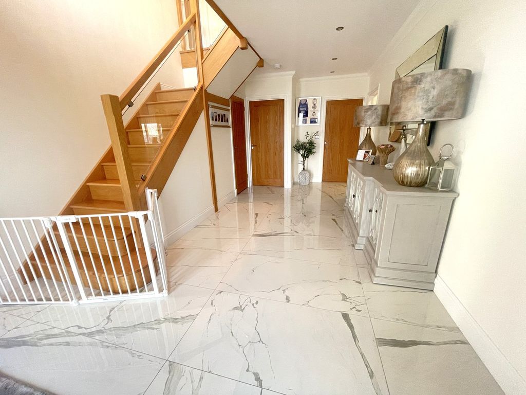 Property photo 3 of 28