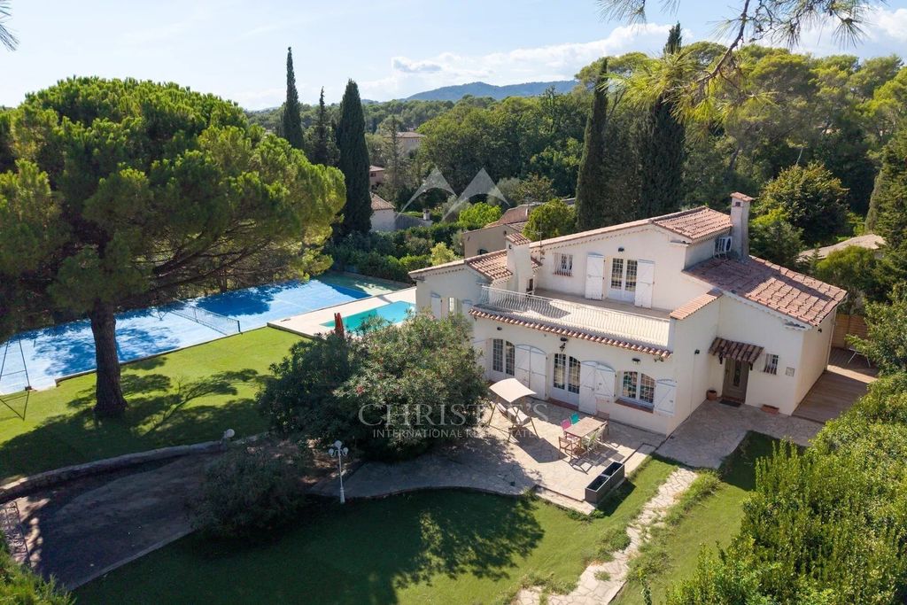 Property photo 1 of 9 Mougins – Family Villa With A Pool And Tennis Court