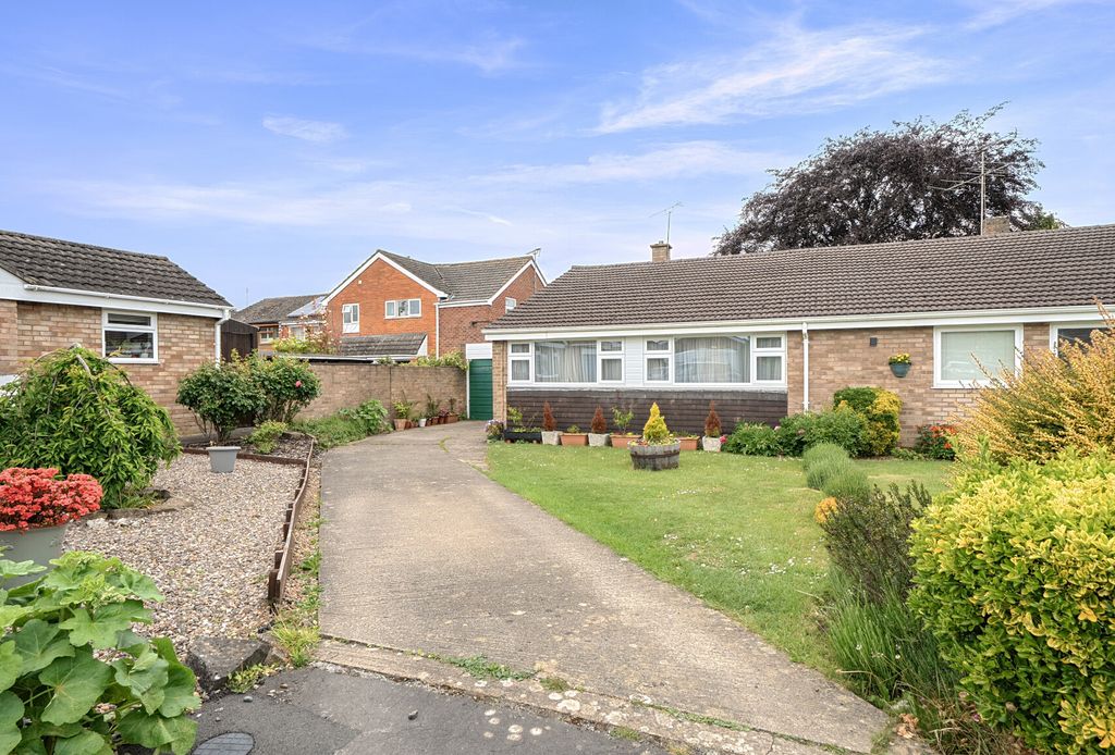 Property photo 3 of 11 1455018-17-69Fcba...