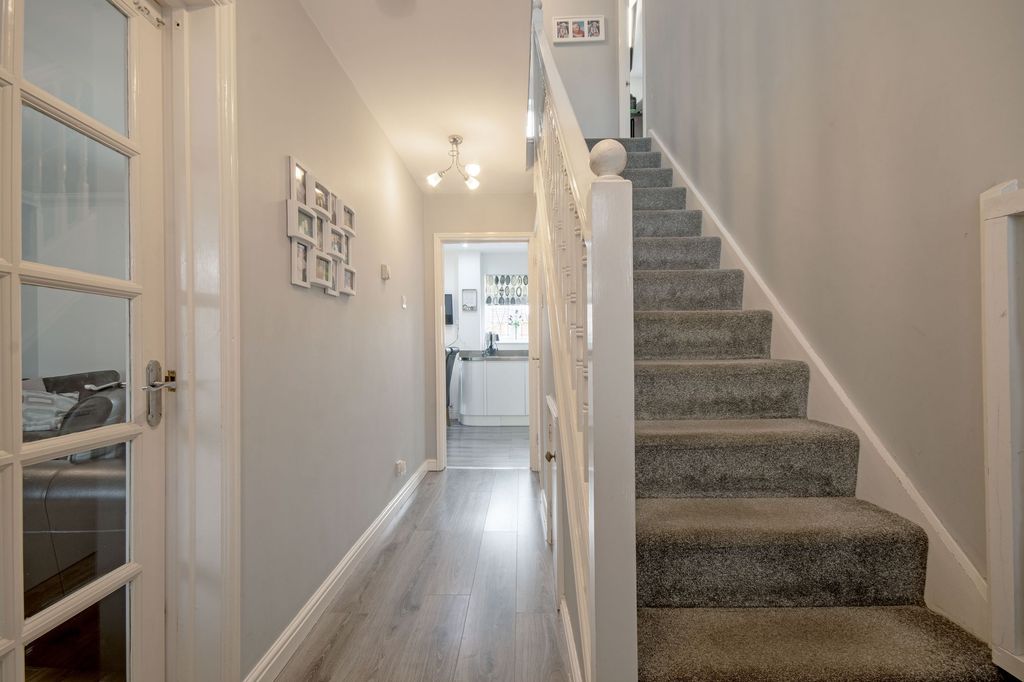 Property photo 3 of 24