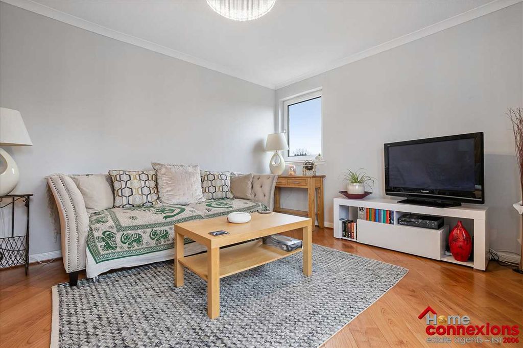 Property photo 3 of 18 Lounge Dining (2)