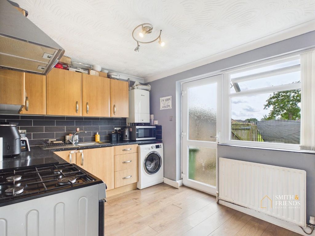 Property photo 3 of 8 Kitchen