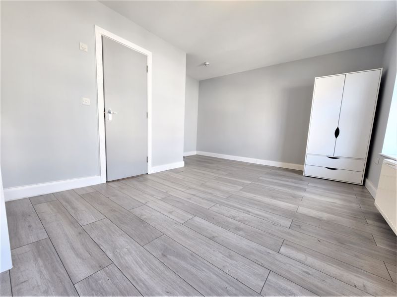 Property photo 1 of 8 Photo 8