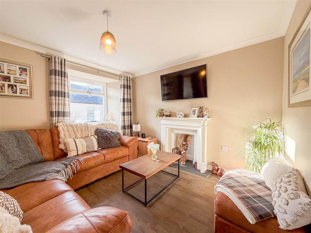 Property photo 3 of 25 Living Room