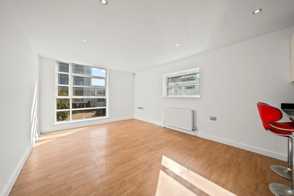 Property photo 3 of 13 Photo 7