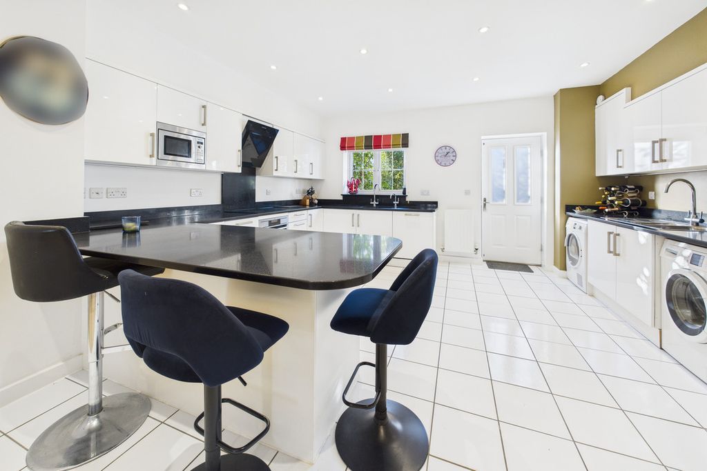 Property photo 2 of 24