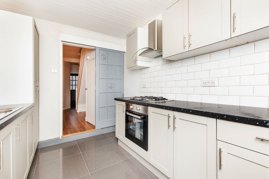 Property photo 3 of 28